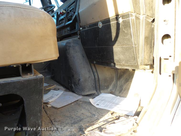 image for item K1109 1994 International 8200 tender truck