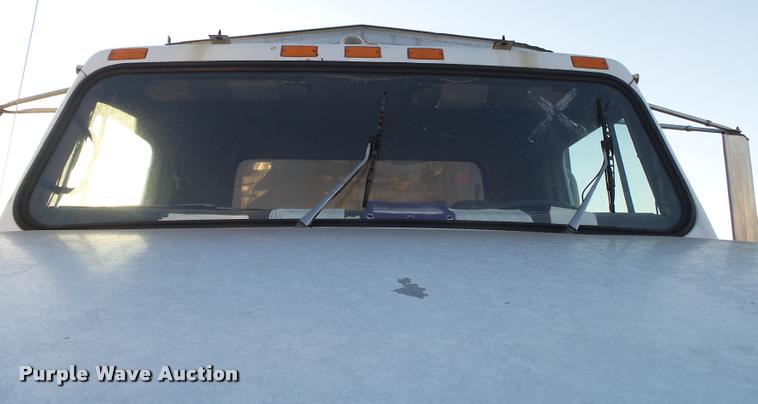 image for item K1109 1994 International 8200 tender truck