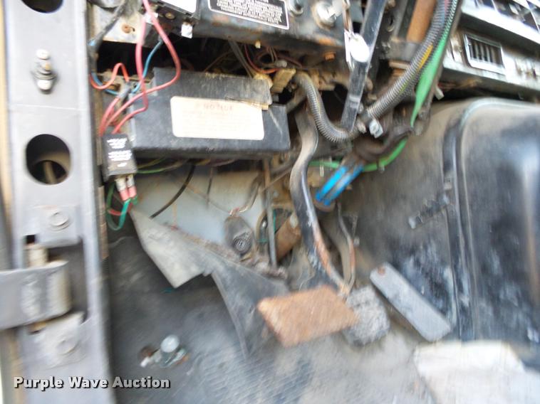 image for item K1109 1994 International 8200 tender truck