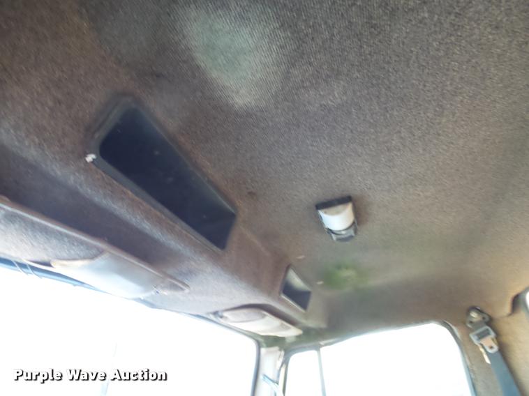 image for item K1109 1994 International 8200 tender truck