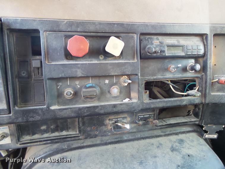 image for item K1109 1994 International 8200 tender truck