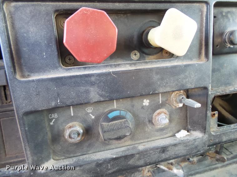 image for item K1109 1994 International 8200 tender truck