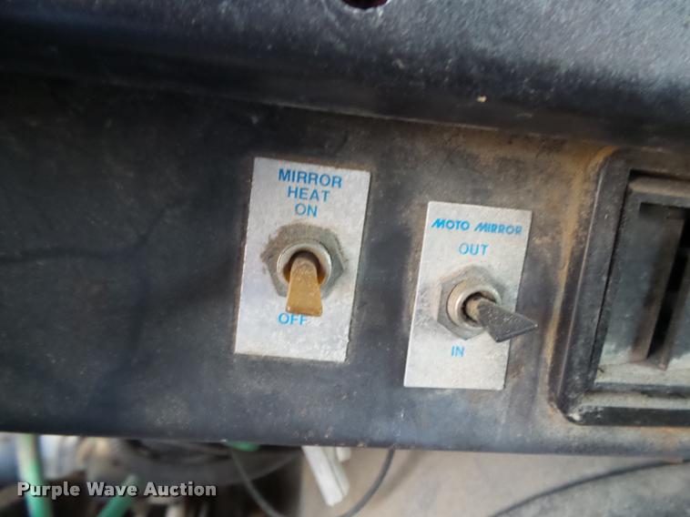 image for item K1109 1994 International 8200 tender truck