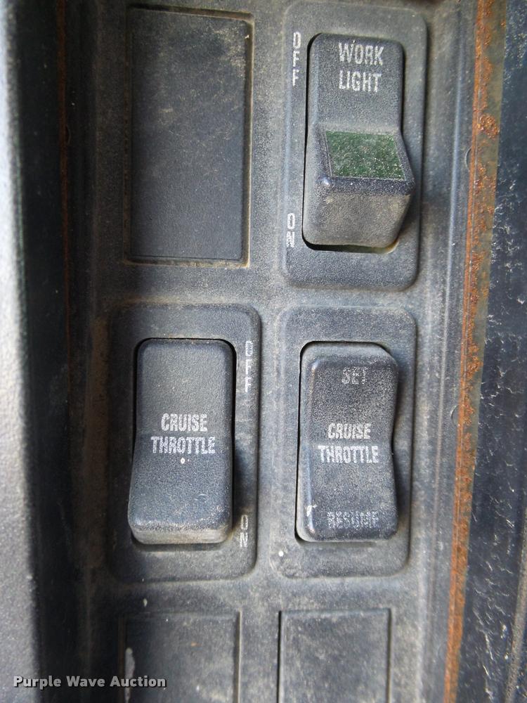 image for item K1109 1994 International 8200 tender truck