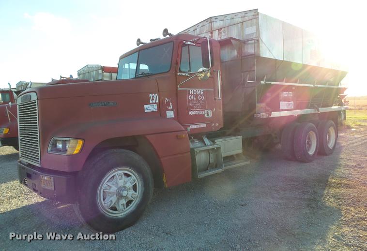 image for item K1110 1991 Freightliner FLD12064T tender truck