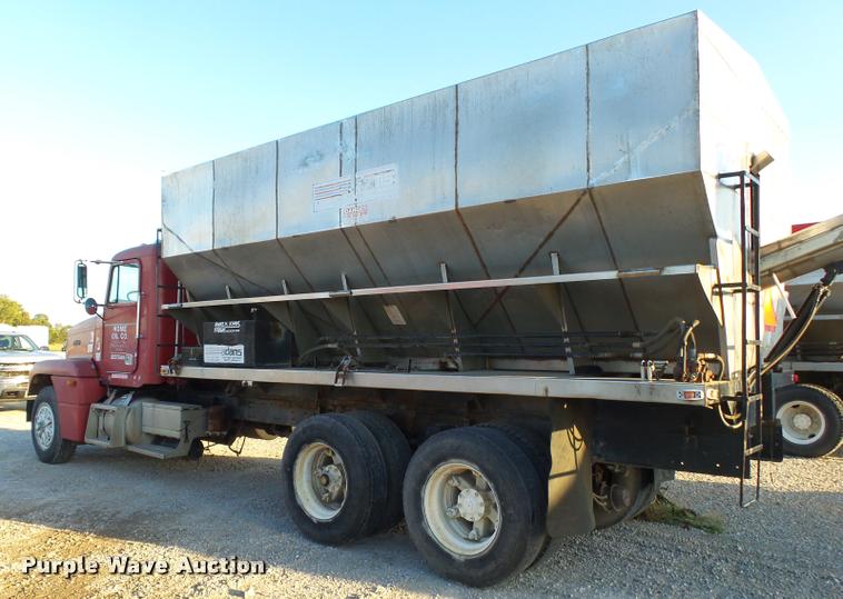 image for item K1110 1991 Freightliner FLD12064T tender truck