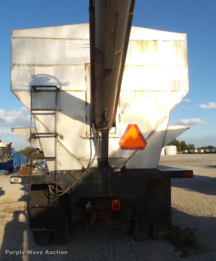 image for item K1110 1991 Freightliner FLD12064T tender truck