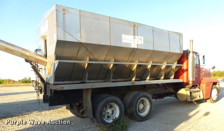 image for item K1110 1991 Freightliner FLD12064T tender truck