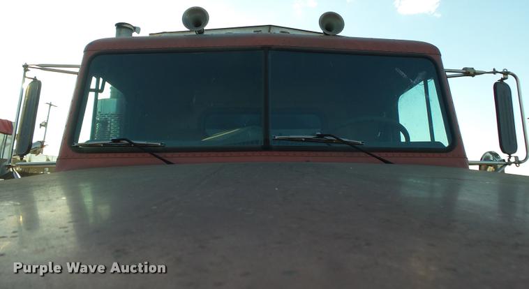 image for item K1110 1991 Freightliner FLD12064T tender truck