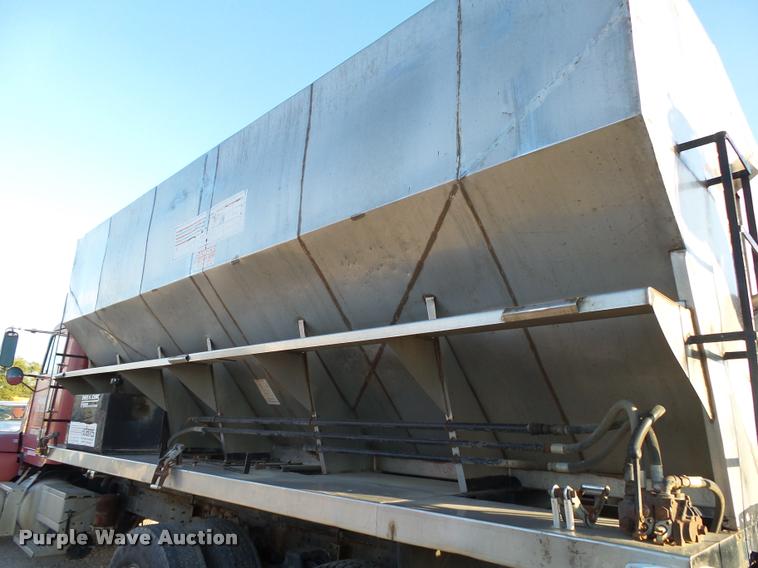 image for item K1110 1991 Freightliner FLD12064T tender truck