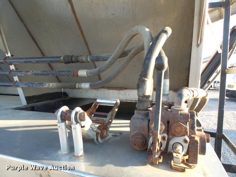 image for item K1110 1991 Freightliner FLD12064T tender truck