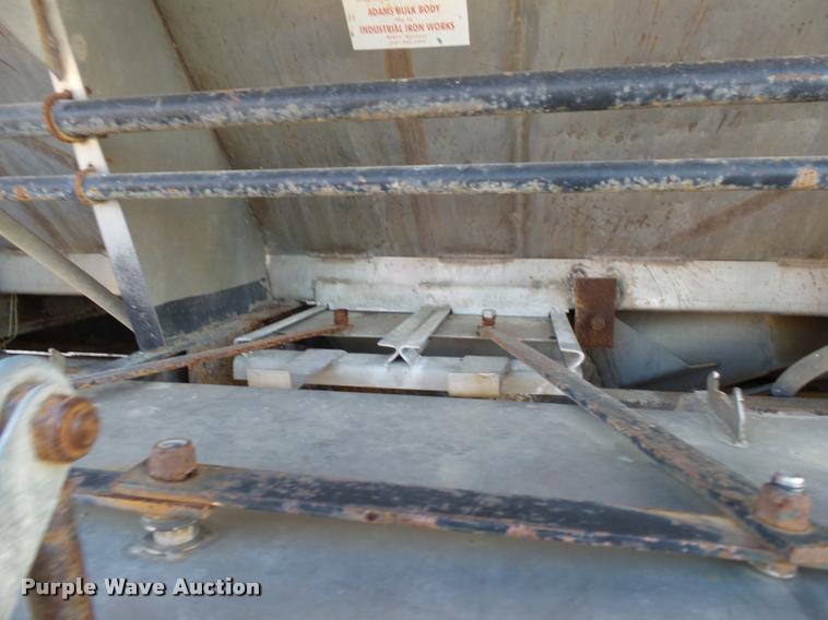 image for item K1110 1991 Freightliner FLD12064T tender truck