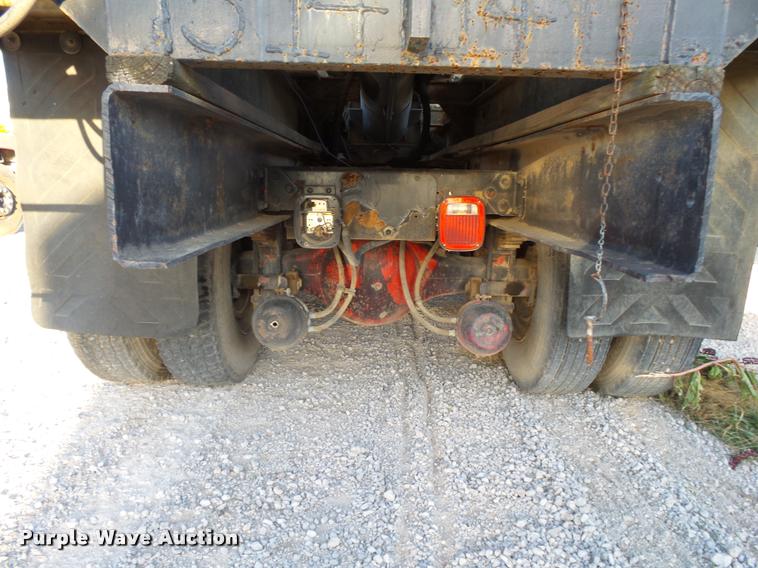 image for item K1110 1991 Freightliner FLD12064T tender truck