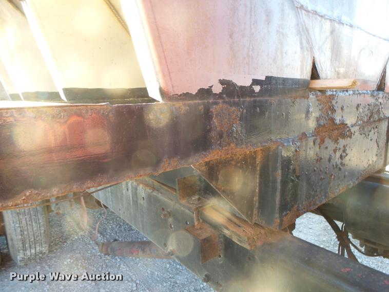 image for item K1110 1991 Freightliner FLD12064T tender truck