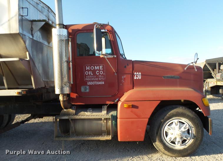 image for item K1110 1991 Freightliner FLD12064T tender truck