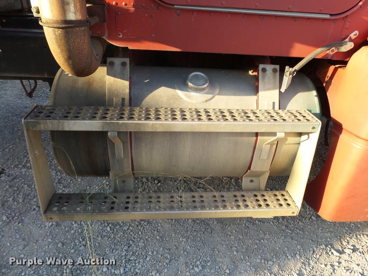 image for item K1110 1991 Freightliner FLD12064T tender truck