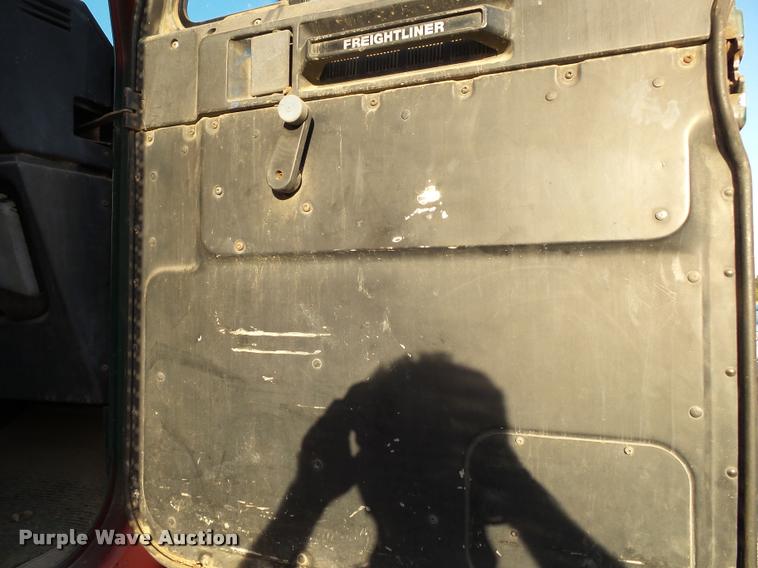 image for item K1110 1991 Freightliner FLD12064T tender truck