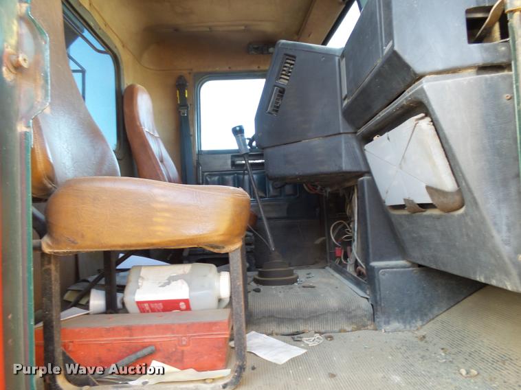 image for item K1110 1991 Freightliner FLD12064T tender truck