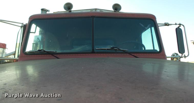 image for item K1110 1991 Freightliner FLD12064T tender truck