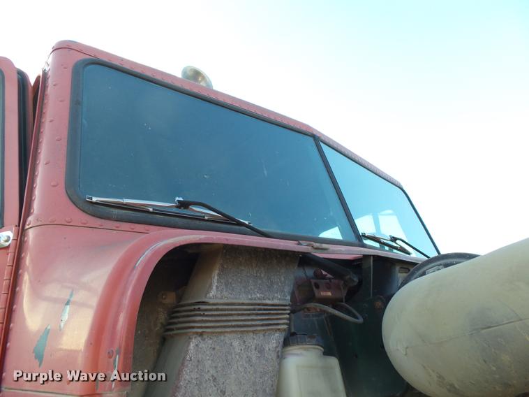 image for item K1110 1991 Freightliner FLD12064T tender truck