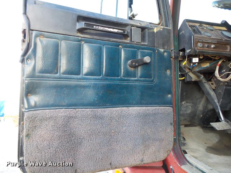 image for item K1110 1991 Freightliner FLD12064T tender truck