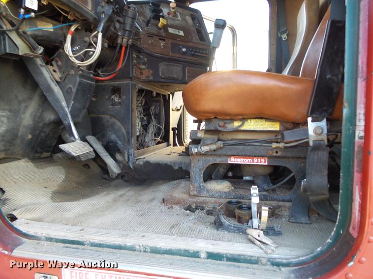 image for item K1110 1991 Freightliner FLD12064T tender truck