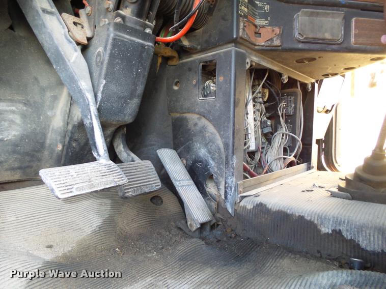 image for item K1110 1991 Freightliner FLD12064T tender truck