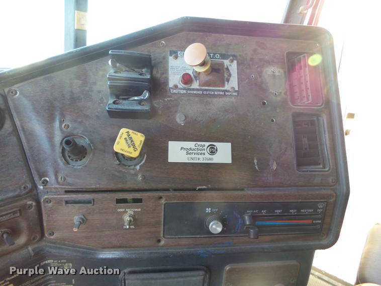 image for item K1110 1991 Freightliner FLD12064T tender truck