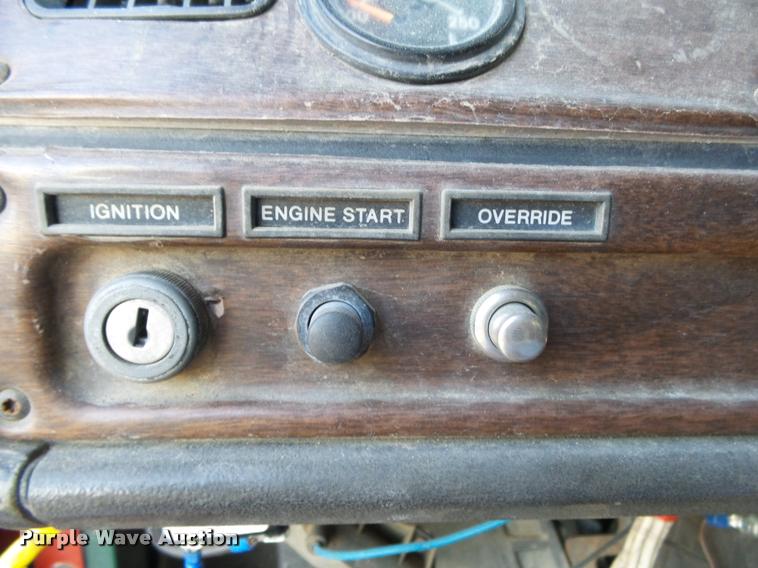 image for item K1110 1991 Freightliner FLD12064T tender truck