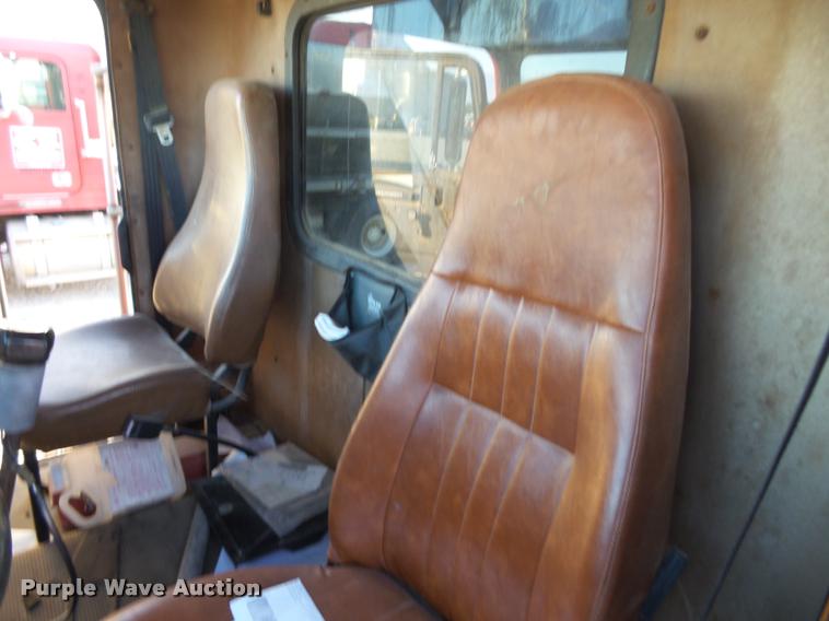 image for item K1110 1991 Freightliner FLD12064T tender truck