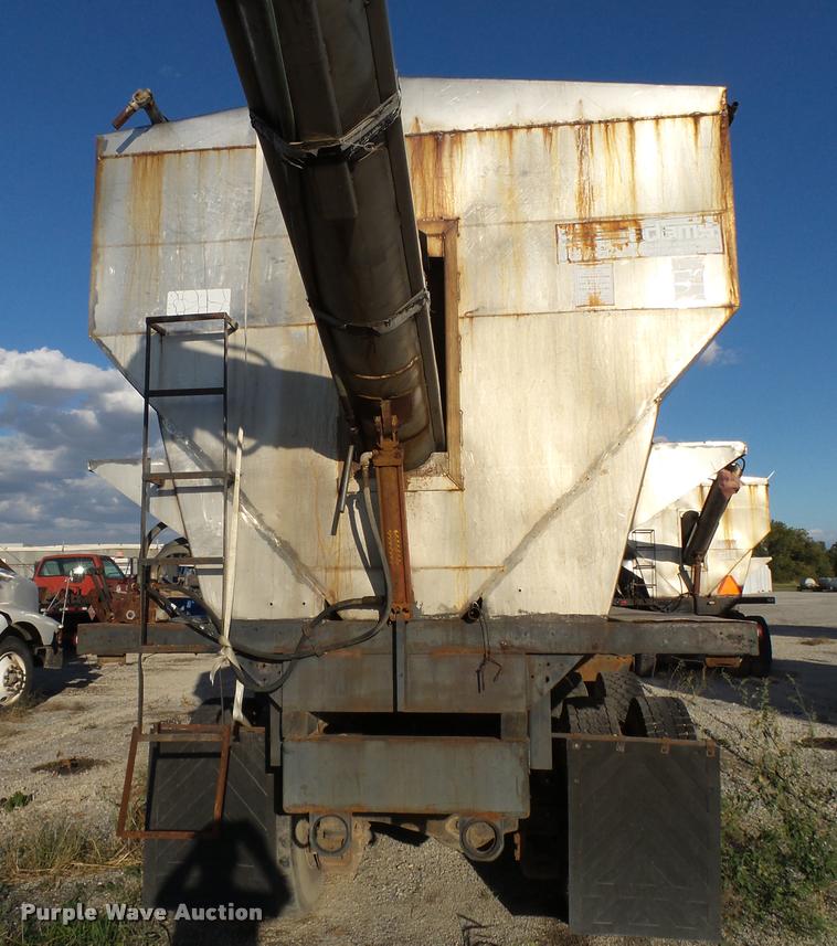 image for item K1111 1993 Mack CH613 tender truck