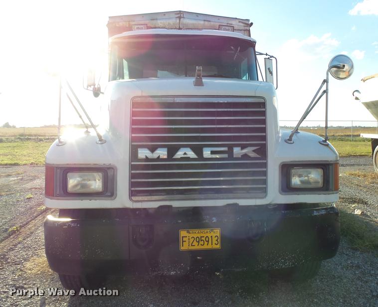 image for item K1111 1993 Mack CH613 tender truck