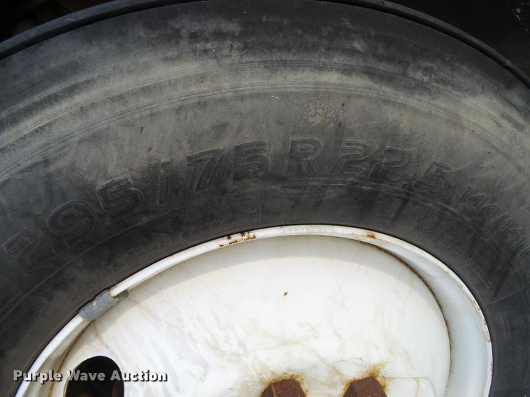 image for item K1111 1993 Mack CH613 tender truck