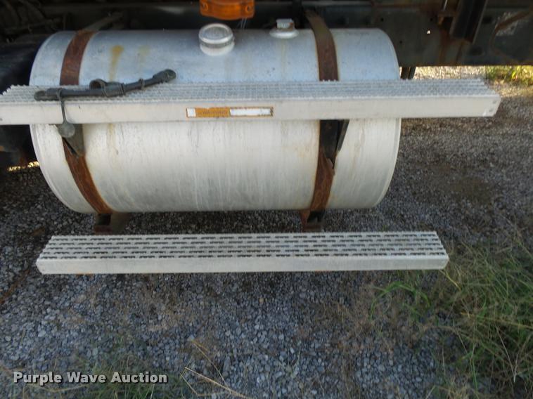 image for item K1111 1993 Mack CH613 tender truck