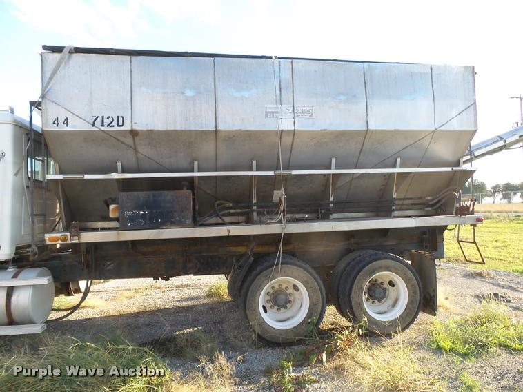 image for item K1111 1993 Mack CH613 tender truck
