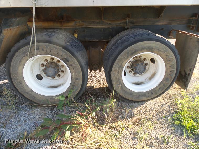 image for item K1111 1993 Mack CH613 tender truck