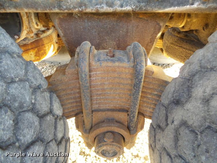 image for item K1111 1993 Mack CH613 tender truck