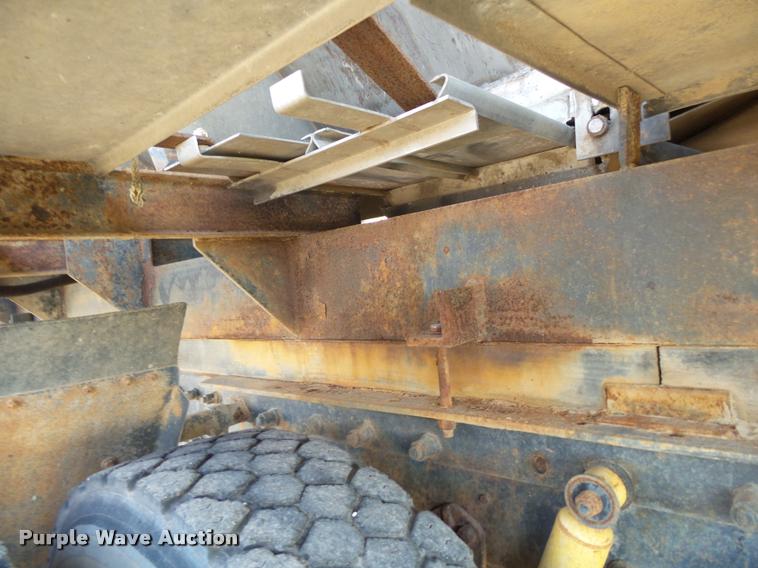 image for item K1111 1993 Mack CH613 tender truck