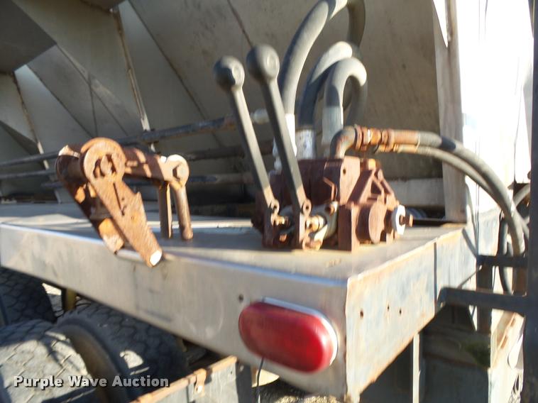 image for item K1111 1993 Mack CH613 tender truck