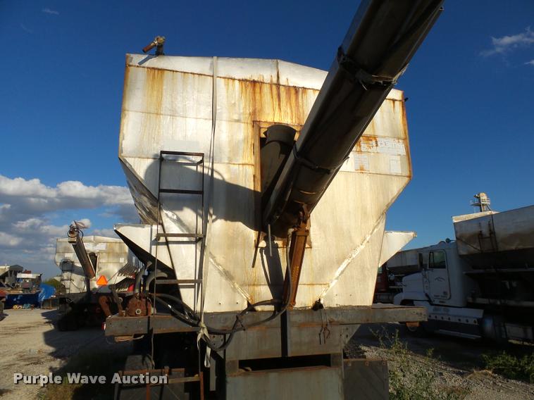 image for item K1111 1993 Mack CH613 tender truck