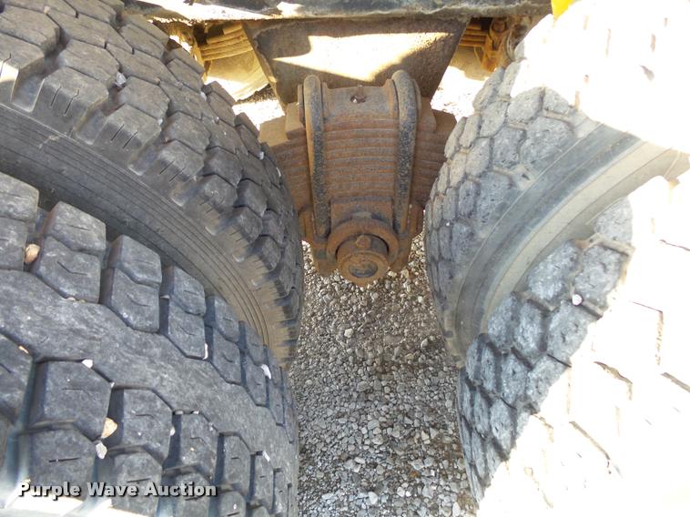 image for item K1111 1993 Mack CH613 tender truck