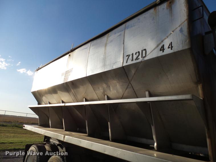 image for item K1111 1993 Mack CH613 tender truck