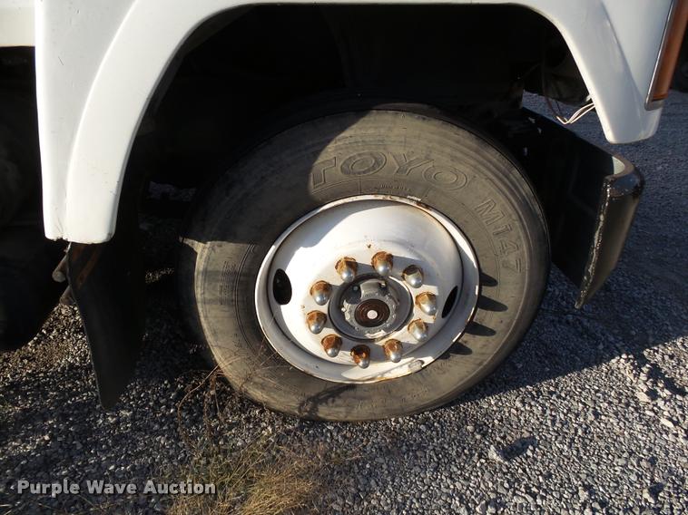 image for item K1111 1993 Mack CH613 tender truck