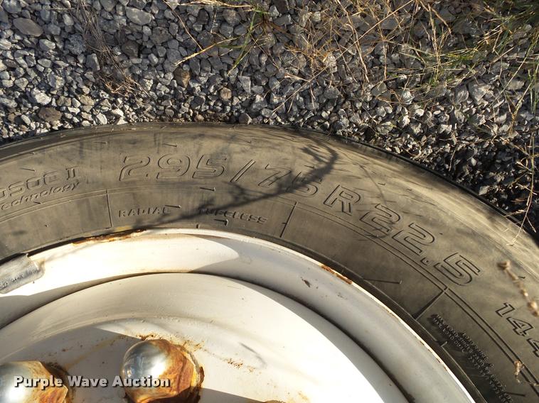 image for item K1111 1993 Mack CH613 tender truck