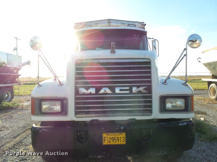 image for item K1111 1993 Mack CH613 tender truck