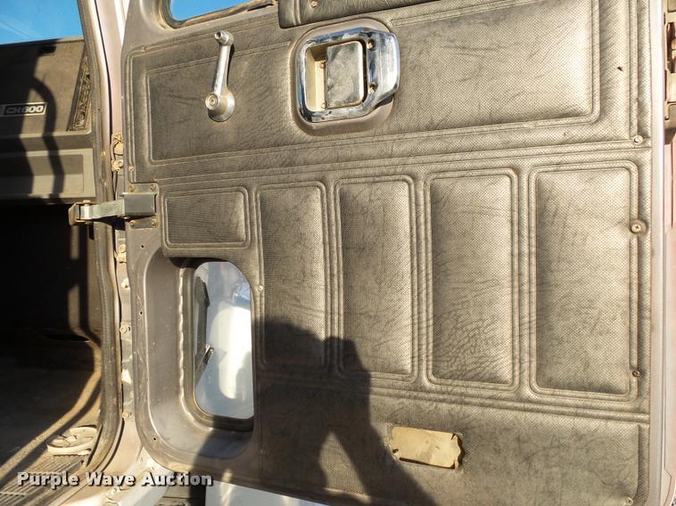 image for item K1111 1993 Mack CH613 tender truck