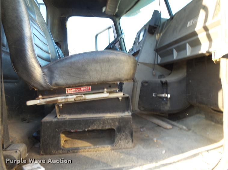 image for item K1111 1993 Mack CH613 tender truck