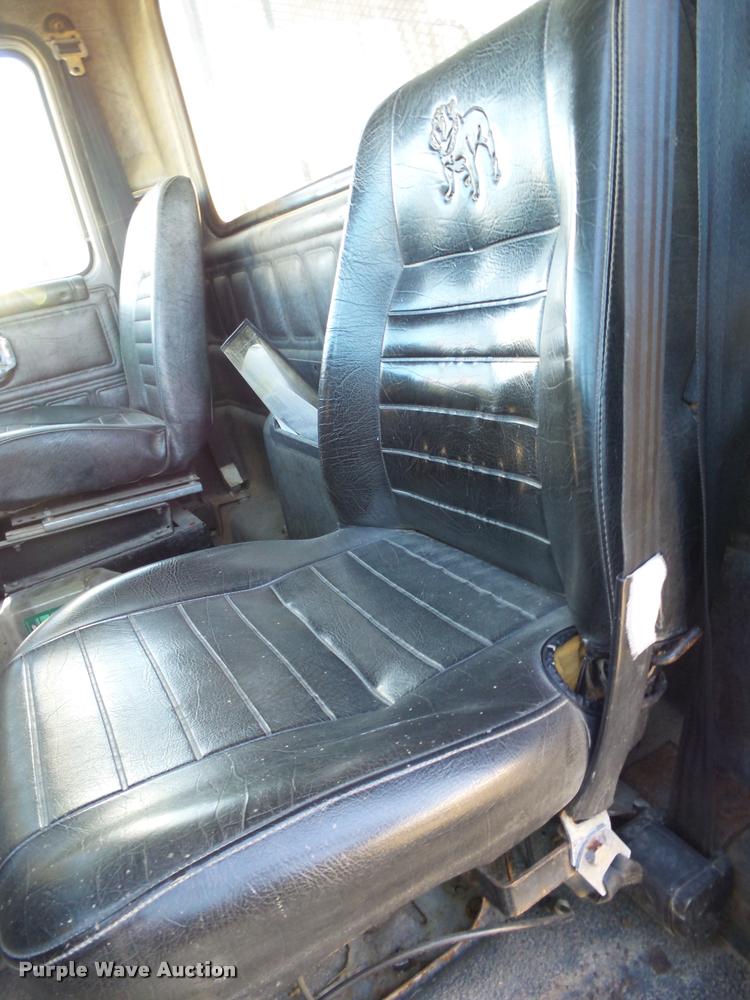 image for item K1111 1993 Mack CH613 tender truck