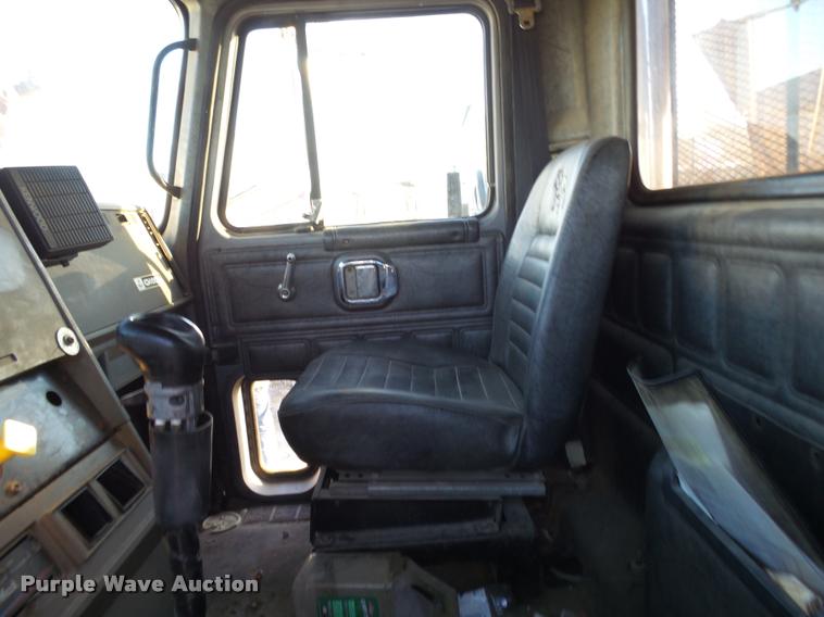 image for item K1111 1993 Mack CH613 tender truck