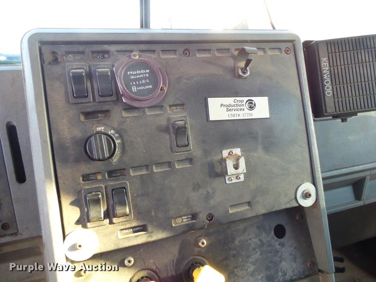 image for item K1111 1993 Mack CH613 tender truck